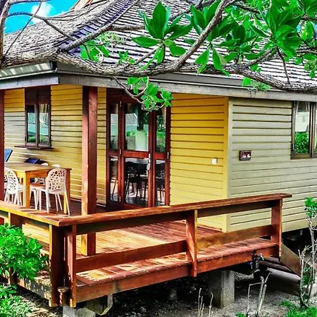 Moorea - The Golden Reef Bungalow Nuku Hiva